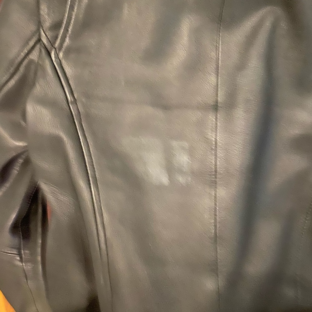 Leather jacket - Picture 3 of 3